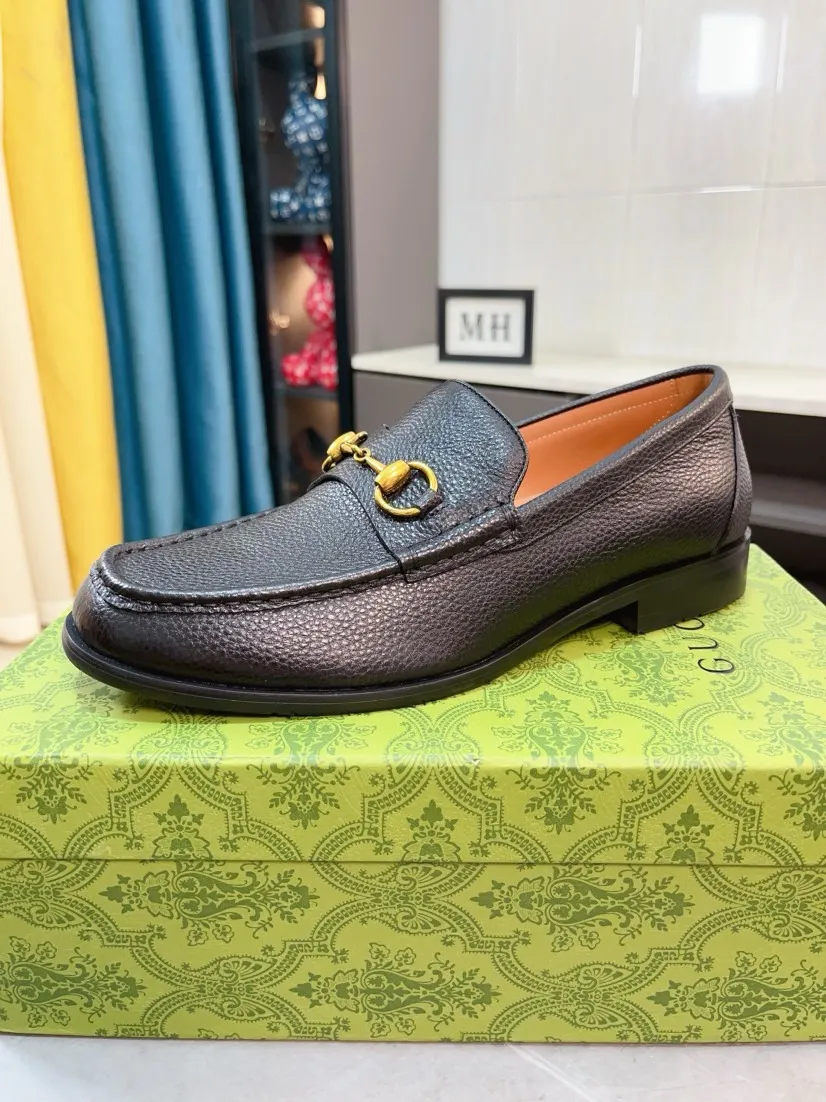 Men's shoes 💰500🌹🌹Niuli [GUCCI Gucci] A new style of formal men's leather shoes is coming~ The original quality upper is made of patent leather imported from Italy, the leather is soft and delicate, comfortable and soft first-layer cowhide lining, rubber wear-resistant outsole, the shoe shape is dignified and domineering, and the luxury charm cannot be concealed! The natural and free nouveau riche leads the trend. Code number: 38-44